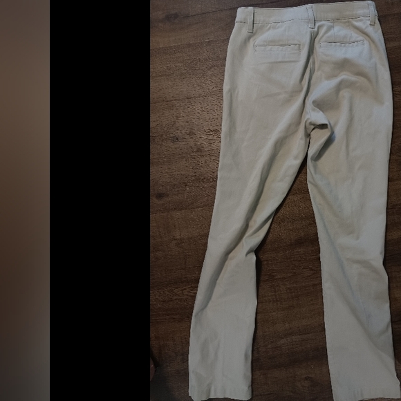 Khaki pants, feminine - Picture 2 of 5